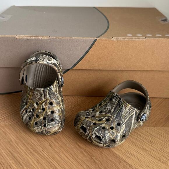 Crocs Camo Baby Slip On Sandal - SZ 2/3 - Picture 1 of 7